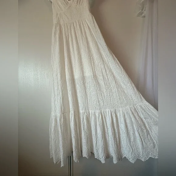 Giffniseti Elegant White Eyelit Lace Maxi Dress size Large🤍 - Picture 5 of 15